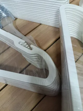 SONGMICS Perchas Plástico Blancas - 50 Unidades