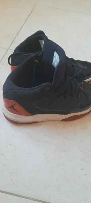 Zapatillas Jordan Max Aura Negras y Rojas