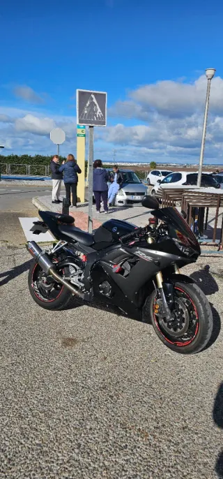 Yamaha R6 Negra