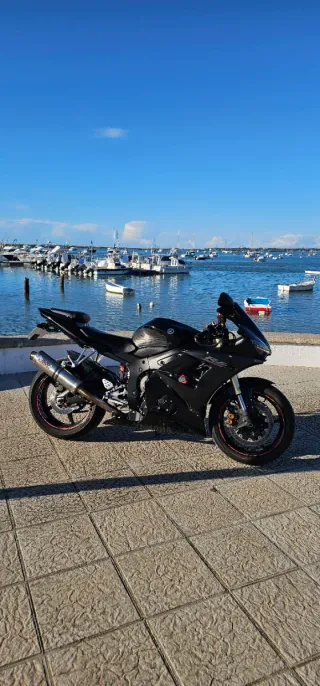 Yamaha R6 Negra