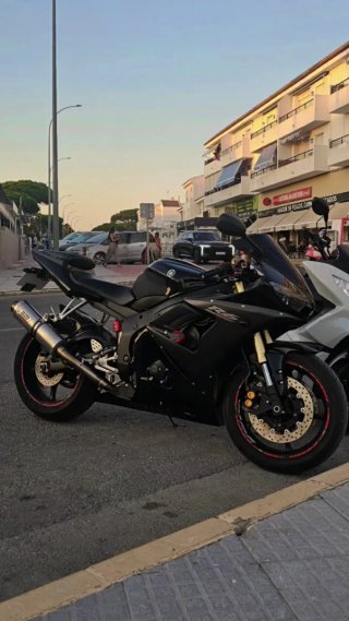 Yamaha R6 Negra