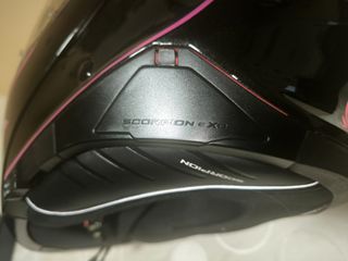 Casco Scorpion Modular Negro y Rosa