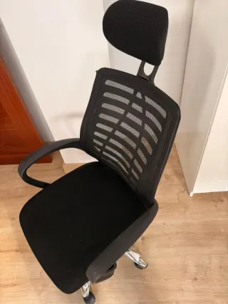 Silla de oficina ergonómica negra