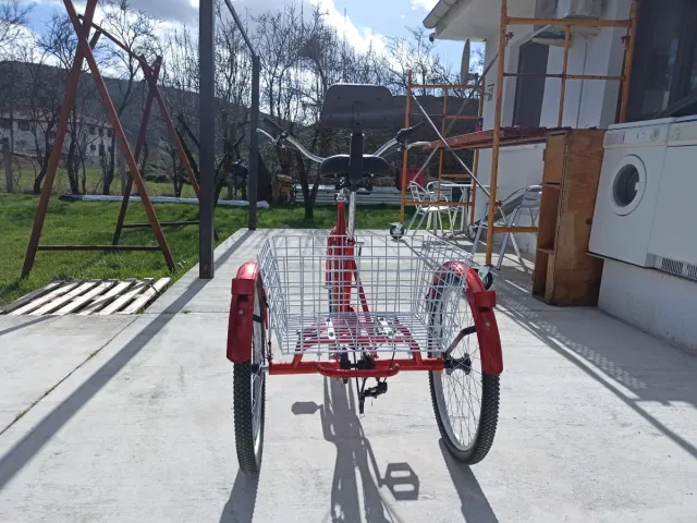 Triciclo Rojo con Cesta