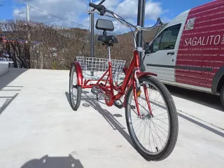 Triciclo Rojo con Cesta