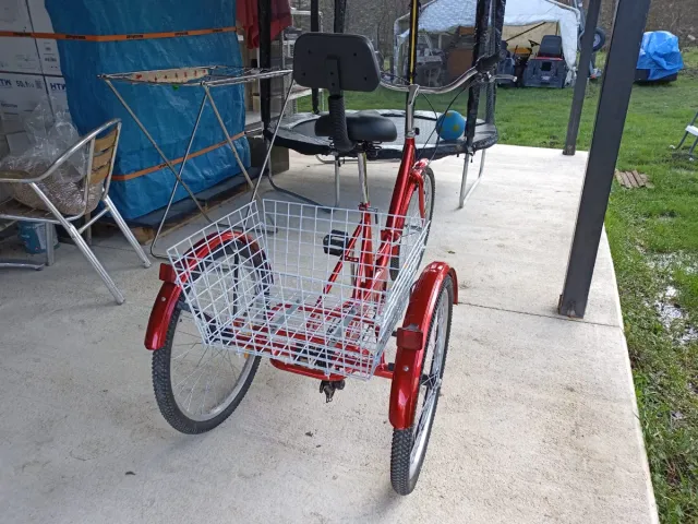 Triciclo Rojo con Cesta