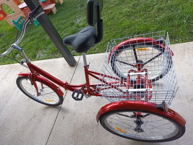 Triciclo Rojo con Cesta
