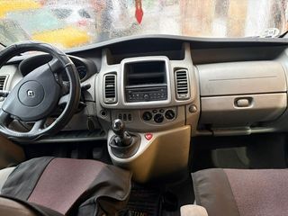 RENAULT TRAFIC GENERATION 2.5 DCI 150 2011