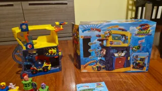 Superthings cuartel general héroes