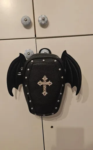 Zaino goth/punk con ali