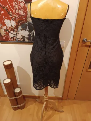Vestido de encaje negro