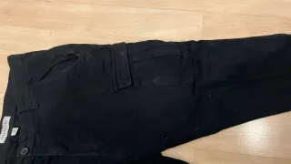 Pantalón cargo negro