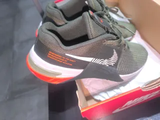 Zapatillas Nike Verdes y Naranjas