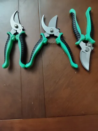 Tijera de jardinería nueva a estrenar