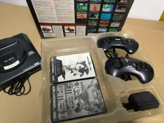 Console Sega Mega Drive con Sonic nella scatola originale restaurata