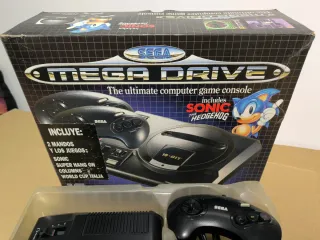 Console Sega Mega Drive con Sonic nella scatola originale restaurata