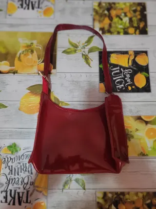 Borsetta rossa lucida