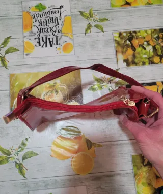 Borsetta rossa lucida