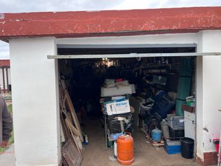 Puerta de garaje basculante y con marco