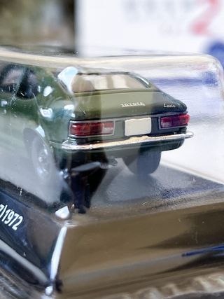 Toyota Corolla Levin TE27 '72 1/64 Konami