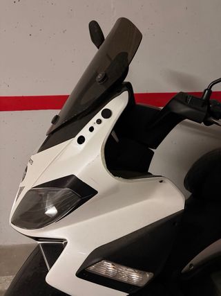 LEER BIEN. Aprilia SR Max 125. (NEGOCIABLE)