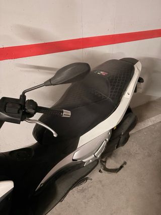 LEER BIEN. Aprilia SR Max 125. (NEGOCIABLE)