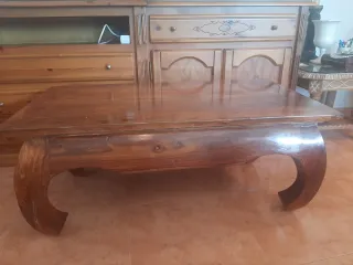 Mesa de salón de madera antigua