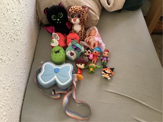 Lote Peluches Pequeños y Bolso Infantil Lazo