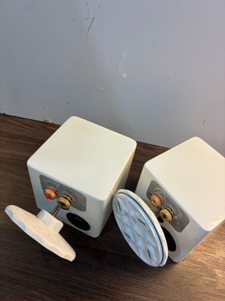 Altavoces Monitor Audio Blancos Compactos