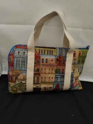 Bolso de mano con estampado de casas