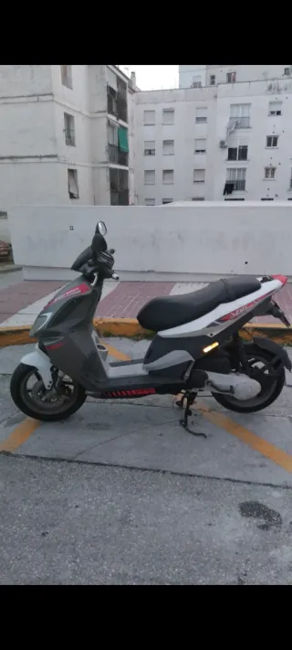 Piaggio NRG Power Scooter Gris/Rojo