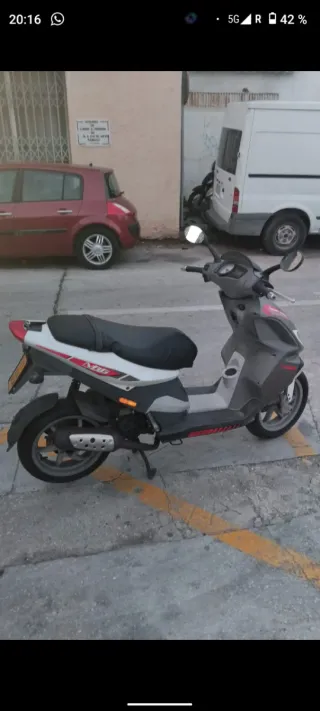 Piaggio NRG Power Scooter Gris/Rojo