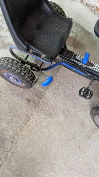 Coche a pedales niño