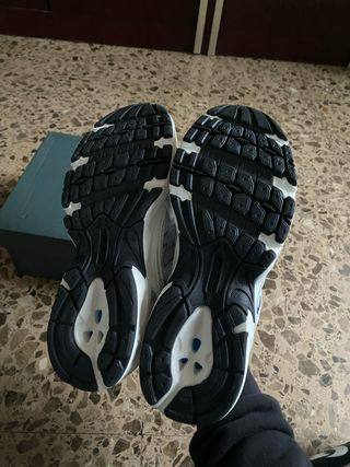 Zapatillas New Balance NUEVAS Blancas y Plateadas