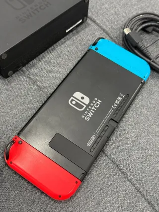 Nintendo Switch v2 + mandos (azul/rojo)