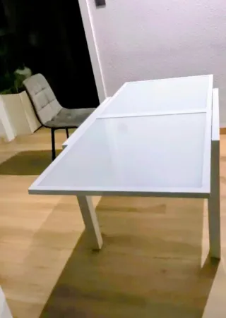 Yo la he utilizado para mesa de comedor interior