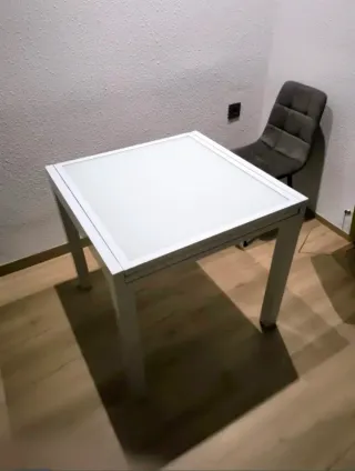 Yo la he utilizado para mesa de comedor interior