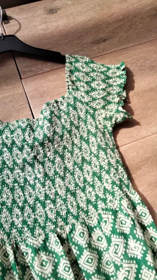 Vestido de verano verde y blanco