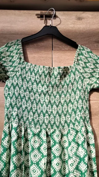 Vestido de verano verde y blanco