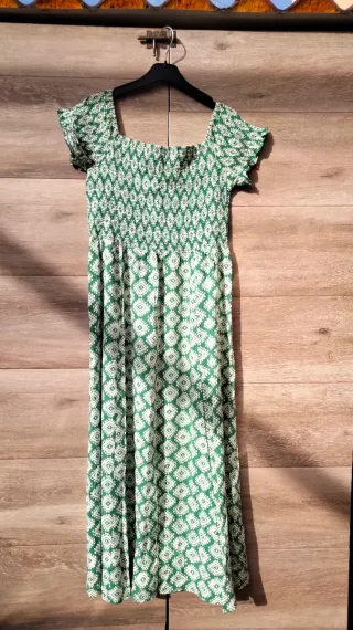 Vestido de verano verde y blanco