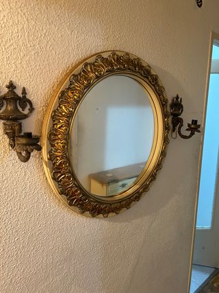 Espejo Ovalado Dorado con Marco Decorado