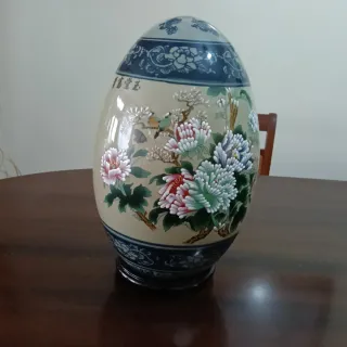 Uova decorative in porcellana