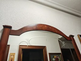 Recibidor de madera con espejo