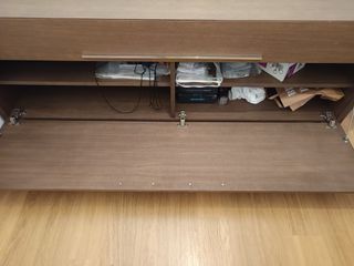 Mueble de madera y metal