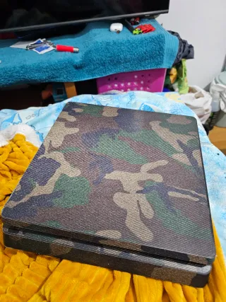 PS4 Slim Camuflaje + Mando Blanco