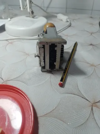 Selladora de fecha antigua el casco