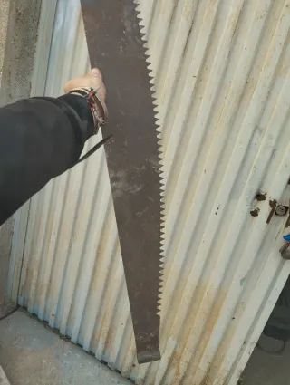 Serrucho de mano antiguo