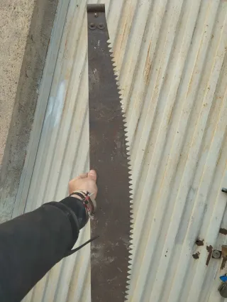 Serrucho de mano antiguo