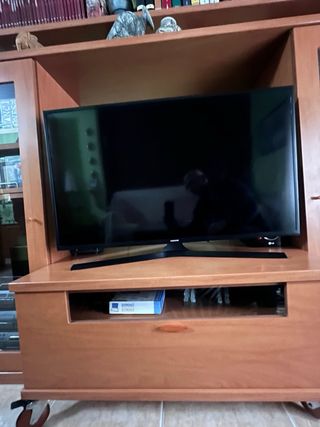 Mueble salón madera librería cristal