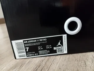 Zapatillas Jordan 11 Negras y Blancas